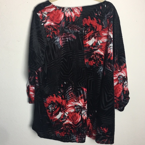 Avenue Tops - Gorgeous blouse by Avenue feels like velvet  26/28